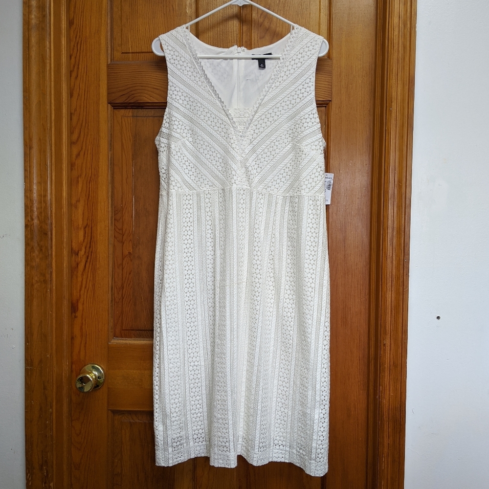 White lace knee-length dress - Picture 2 of 6